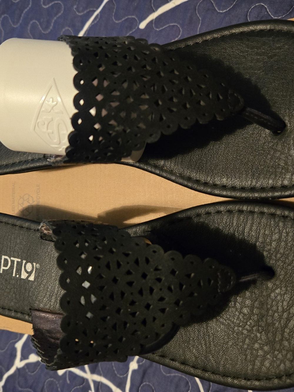 Apt. 9 Black Laser-Cut Scalloped Thong Sandals